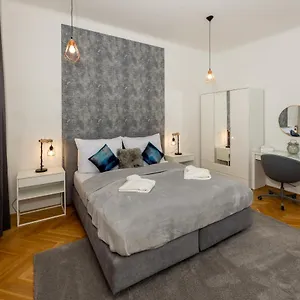 Delightful 1 Bedroom Near Schoenbrunn And Westbahnhof With Big Porch Apartamento Viena